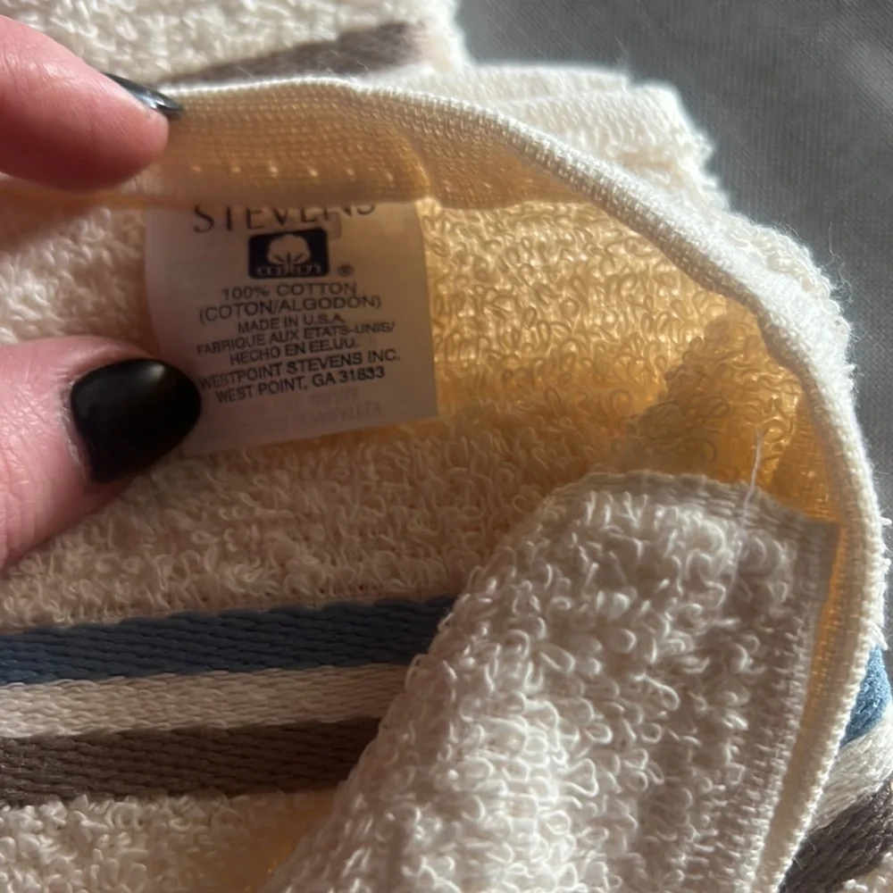 Steven’s 100% cotton cream hand towels